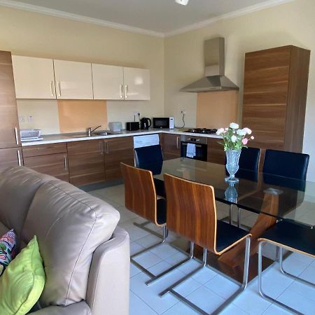 Newly Refurbished Mellieha Central Apartment Eksteriør billede