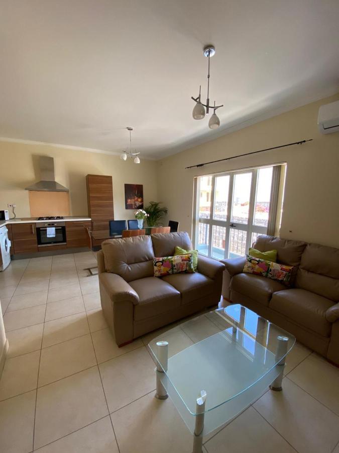 Newly Refurbished Mellieha Central Apartment Eksteriør billede